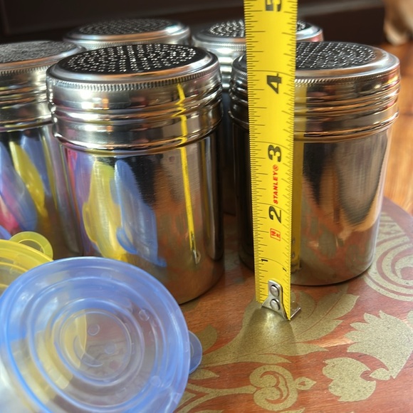 Bundle of 5 Reusable Spice Jars with Silicone Lids - Lids are New - Picture 3 of 16